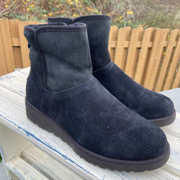 UGG Classic Short Black Shearling lined Boots Women’s 7.5 - Picture 2 of 8